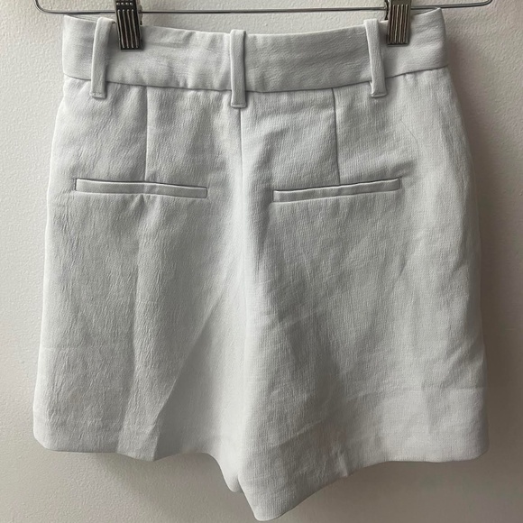 Aritzia Wilfred Effortless Pant 5” Short in light baby blue/gray size 00 - Picture 9 of 14